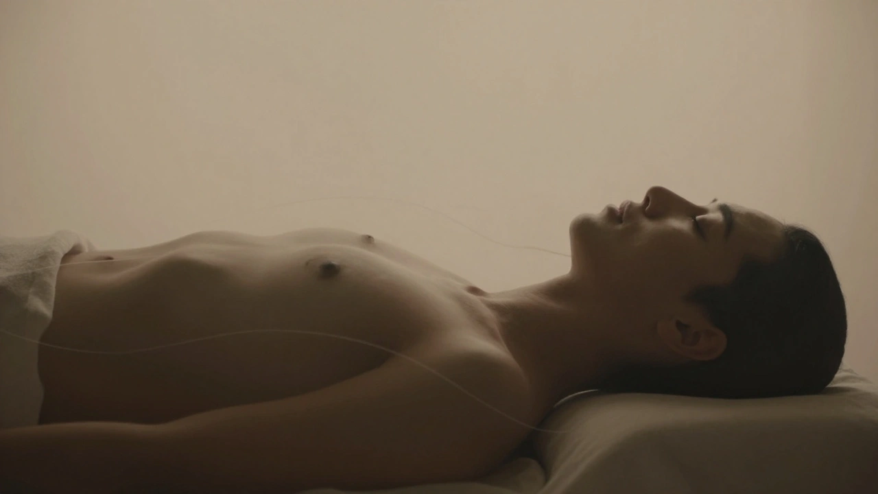 Silhouette d'une personne respirant lentement, une ligne de buée suivant le mouvement de la poitrine.